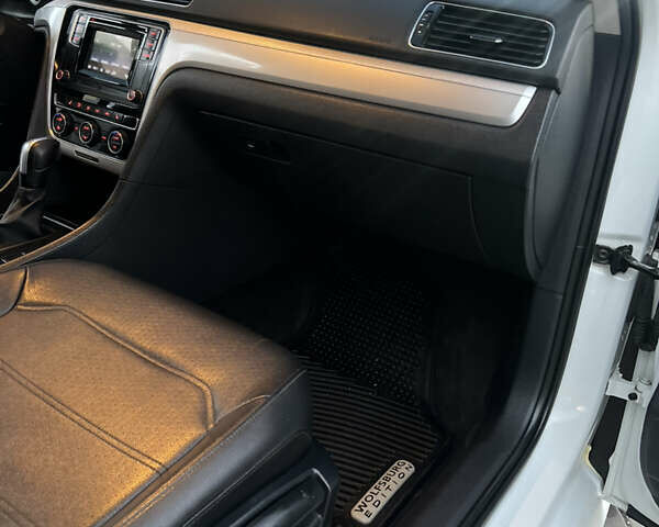 Белый Фольксваген Пассат, объемом двигателя 1.8 л и пробегом 137 тыс. км за 11900 $, фото 24 на Automoto.ua