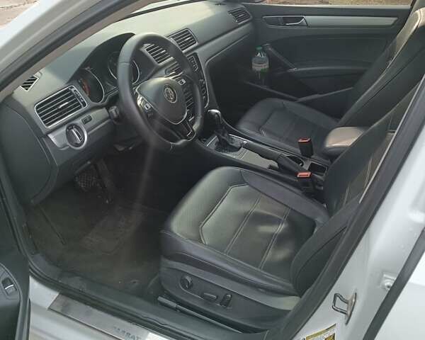 Белый Фольксваген Пассат, объемом двигателя 1.78 л и пробегом 175 тыс. км за 11800 $, фото 1 на Automoto.ua