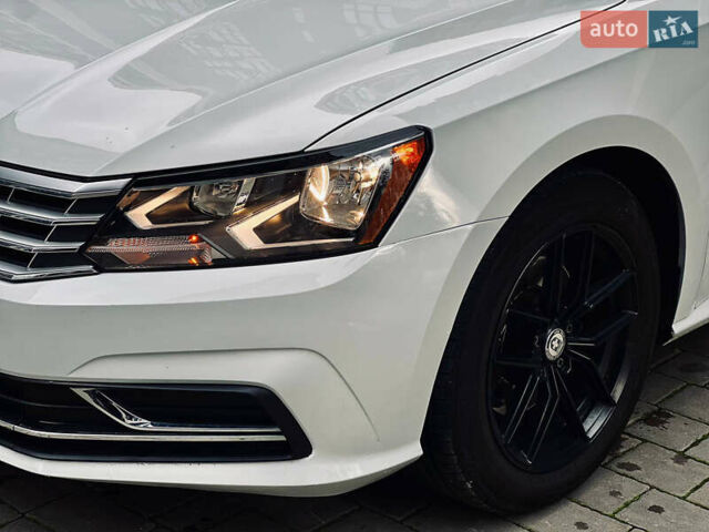 Білий Фольксваген Пассат, об'ємом двигуна 1.8 л та пробігом 214 тис. км за 11700 $, фото 8 на Automoto.ua