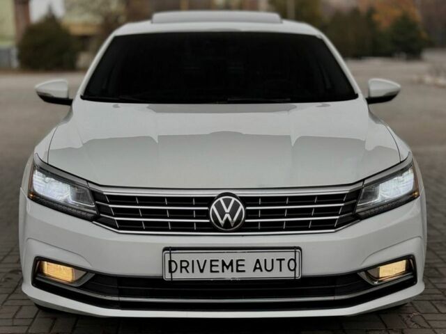 Белый Фольксваген Пассат, объемом двигателя 1.8 л и пробегом 165 тыс. км за 12199 $, фото 1 на Automoto.ua