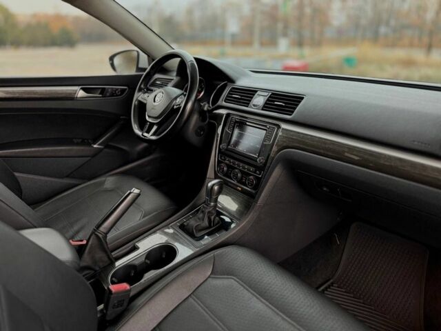 Белый Фольксваген Пассат, объемом двигателя 1.8 л и пробегом 165 тыс. км за 12199 $, фото 12 на Automoto.ua