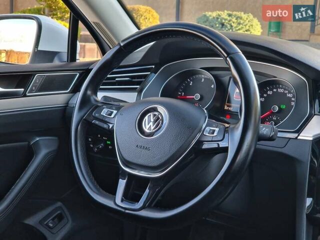 Белый Фольксваген Пассат, объемом двигателя 1.97 л и пробегом 307 тыс. км за 16999 $, фото 72 на Automoto.ua