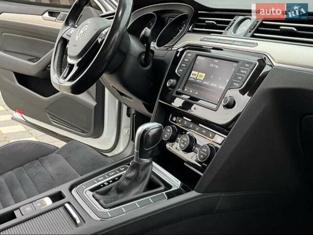 Білий Фольксваген Пассат, об'ємом двигуна 1.97 л та пробігом 270 тис. км за 19900 $, фото 6 на Automoto.ua