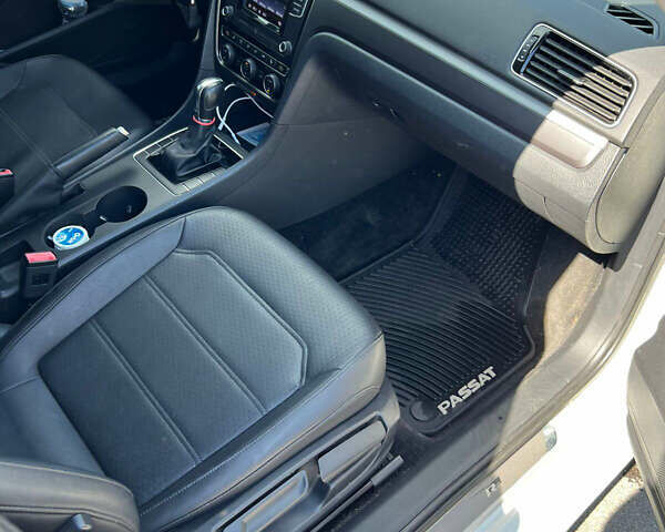 Белый Фольксваген Пассат, объемом двигателя 1.8 л и пробегом 170 тыс. км за 14700 $, фото 2 на Automoto.ua