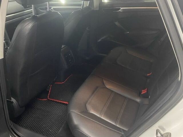 Белый Фольксваген Пассат, объемом двигателя 1.8 л и пробегом 207 тыс. км за 12500 $, фото 7 на Automoto.ua