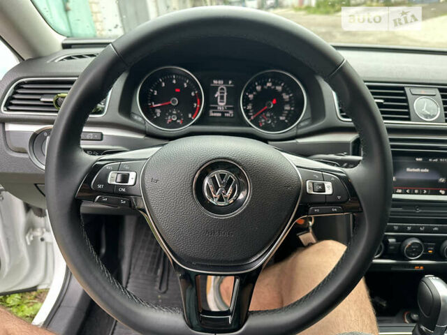 Белый Фольксваген Пассат, объемом двигателя 1.8 л и пробегом 216 тыс. км за 12699 $, фото 19 на Automoto.ua