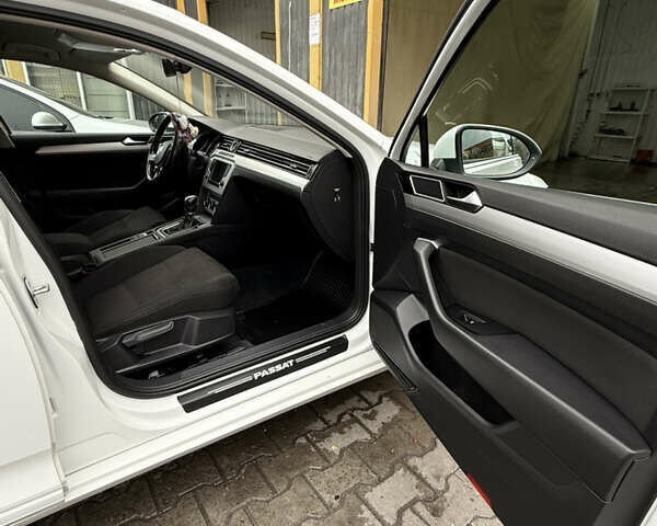 Белый Фольксваген Пассат, объемом двигателя 1.97 л и пробегом 260 тыс. км за 14500 $, фото 14 на Automoto.ua