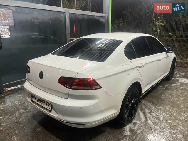 Фольксваген Пассат 2016 в Киеве на Automoto.ua Белый Фольксваген Пассат, объемом двигателя 1.97 л и пробегом 280 тыс. км за 14200 $, фото 4 на Automoto.ua