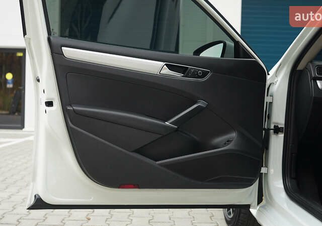 Білий Фольксваген Пассат, об'ємом двигуна 1.8 л та пробігом 204 тис. км за 12000 $, фото 14 на Automoto.ua