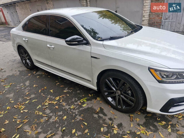 Белый Фольксваген Пассат, объемом двигателя 1.8 л и пробегом 155 тыс. км за 15000 $, фото 2 на Automoto.ua
