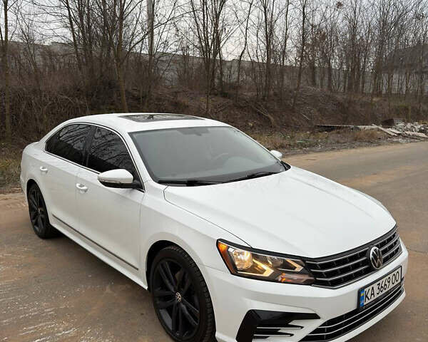 Белый Фольксваген Пассат, объемом двигателя 1.8 л и пробегом 80 тыс. км за 13800 $, фото 7 на Automoto.ua