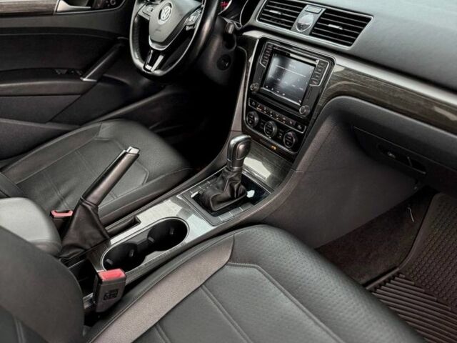 Белый Фольксваген Пассат, объемом двигателя 1.8 л и пробегом 165 тыс. км за 12199 $, фото 15 на Automoto.ua