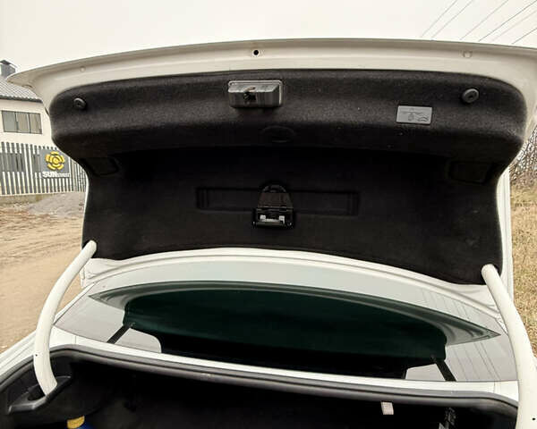 Белый Фольксваген Пассат, объемом двигателя 1.97 л и пробегом 260 тыс. км за 14500 $, фото 24 на Automoto.ua