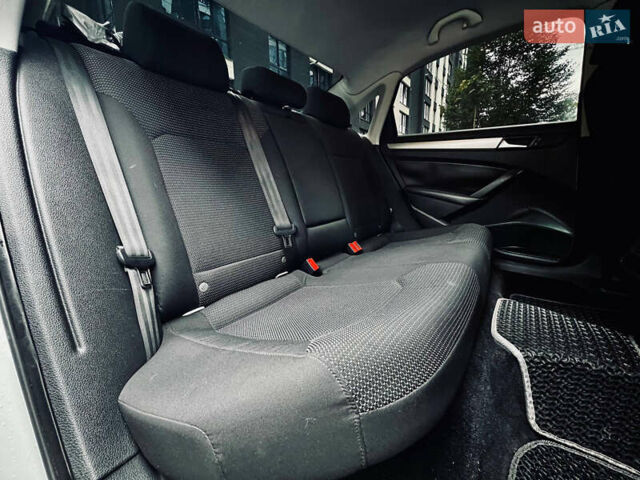 Білий Фольксваген Пассат, об'ємом двигуна 1.8 л та пробігом 214 тис. км за 11700 $, фото 26 на Automoto.ua