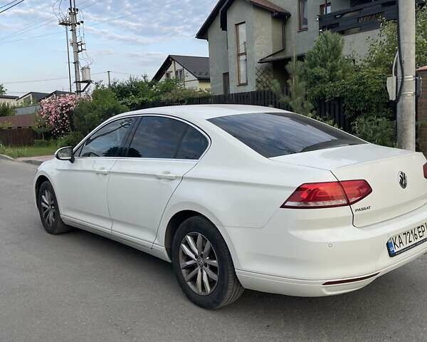 Белый Фольксваген Пассат, объемом двигателя 2 л и пробегом 175 тыс. км за 21500 $, фото 4 на Automoto.ua