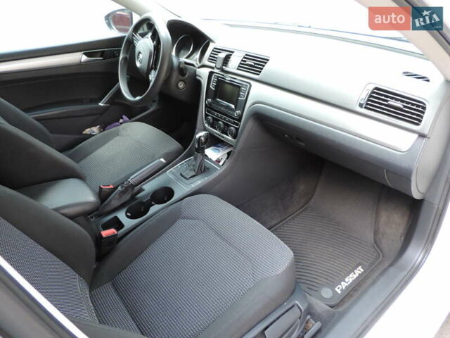 Белый Фольксваген Пассат, объемом двигателя 1.8 л и пробегом 264 тыс. км за 12800 $, фото 10 на Automoto.ua