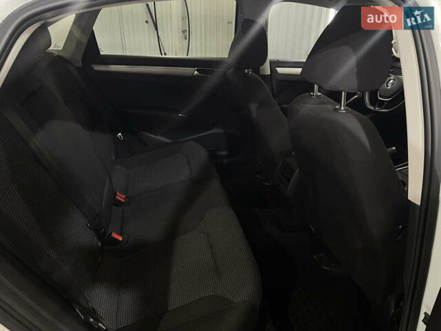 Белый Фольксваген Пассат, объемом двигателя 1.8 л и пробегом 238 тыс. км за 12500 $, фото 5 на Automoto.ua