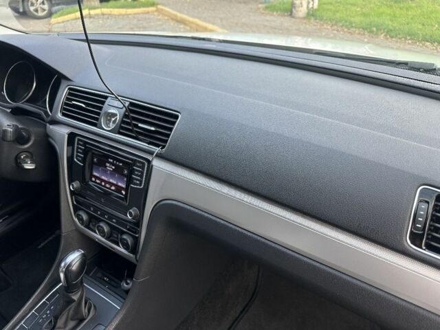 Белый Фольксваген Пассат, объемом двигателя 1.8 л и пробегом 107 тыс. км за 286 $, фото 18 на Automoto.ua