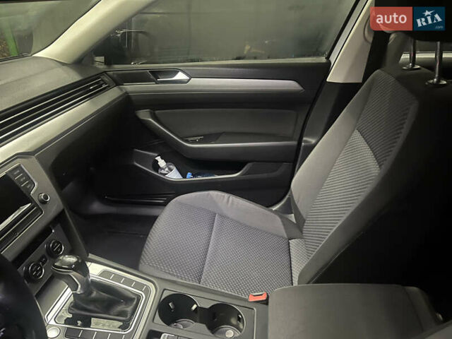 Фольксваген Пассат 2016 в Киеве на Automoto.ua Белый Фольксваген Пассат, объемом двигателя 1.97 л и пробегом 280 тыс. км за 14200 $, фото 19 на Automoto.ua