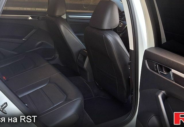 Білий Фольксваген Пассат, об'ємом двигуна 1.8 л та пробігом 141 тис. км за 13000 $, фото 3 на Automoto.ua