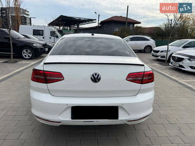 Белый Фольксваген Пассат, объемом двигателя 1.97 л и пробегом 193 тыс. км за 15999 $, фото 1 на Automoto.ua