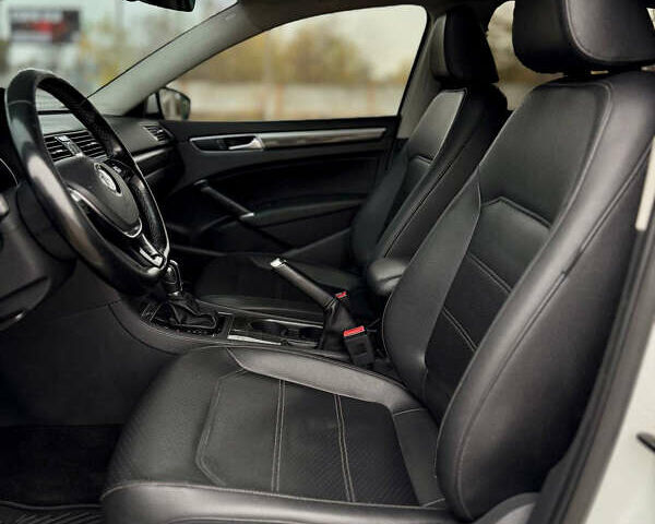 Белый Фольксваген Пассат, объемом двигателя 1.8 л и пробегом 165 тыс. км за 12299 $, фото 10 на Automoto.ua