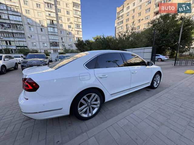 Белый Фольксваген Пассат, объемом двигателя 1.8 л и пробегом 170 тыс. км за 17000 $, фото 10 на Automoto.ua
