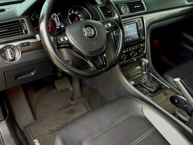 Белый Фольксваген Пассат, объемом двигателя 1.8 л и пробегом 165 тыс. км за 12199 $, фото 7 на Automoto.ua