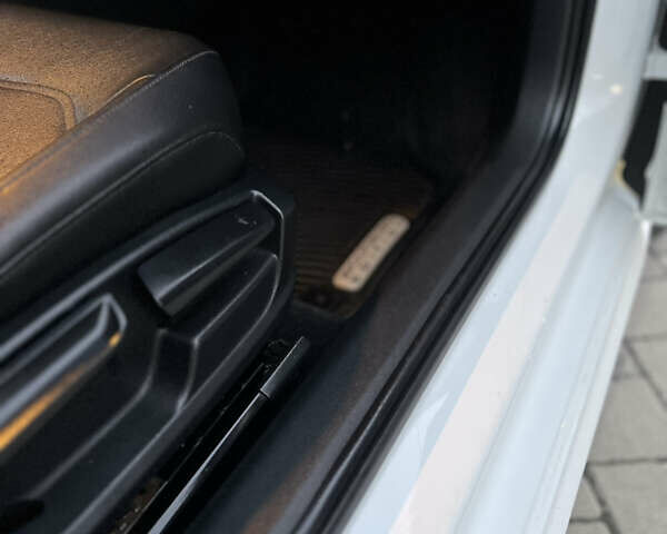 Белый Фольксваген Пассат, объемом двигателя 1.8 л и пробегом 137 тыс. км за 11900 $, фото 31 на Automoto.ua