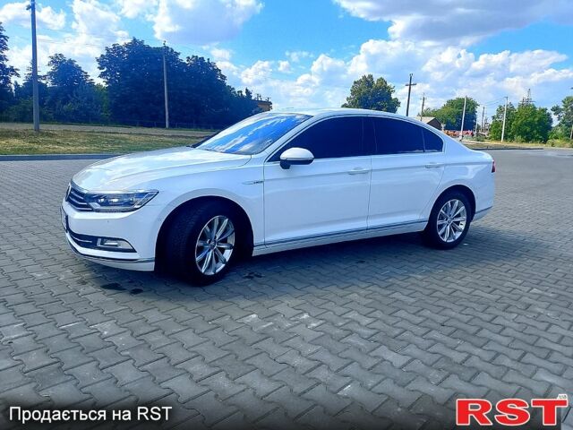 Белый Фольксваген Пассат, объемом двигателя 2 л и пробегом 301 тыс. км за 18500 $, фото 2 на Automoto.ua