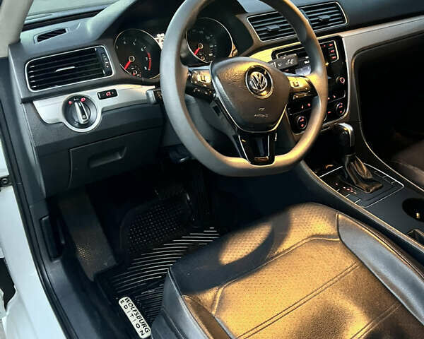 Белый Фольксваген Пассат, объемом двигателя 1.8 л и пробегом 137 тыс. км за 11900 $, фото 21 на Automoto.ua