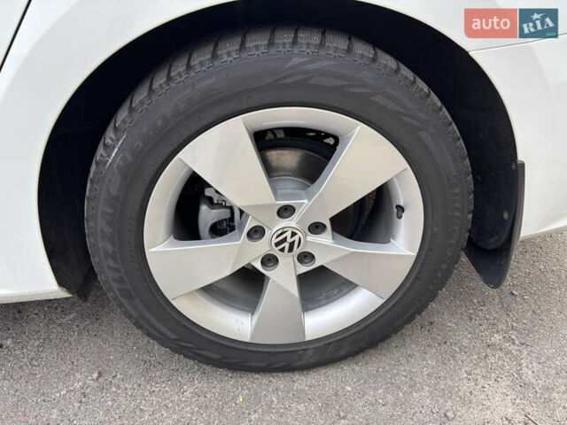 Белый Фольксваген Пассат, объемом двигателя 1.8 л и пробегом 174 тыс. км за 17300 $, фото 13 на Automoto.ua