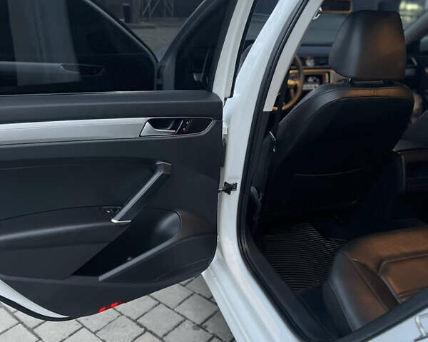 Белый Фольксваген Пассат, объемом двигателя 1.8 л и пробегом 137 тыс. км за 11900 $, фото 23 на Automoto.ua