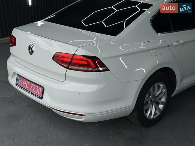 Белый Фольксваген Пассат, объемом двигателя 2 л и пробегом 230 тыс. км за 14900 $, фото 23 на Automoto.ua