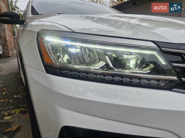 Белый Фольксваген Пассат, объемом двигателя 1.8 л и пробегом 155 тыс. км за 15000 $, фото 7 на Automoto.ua