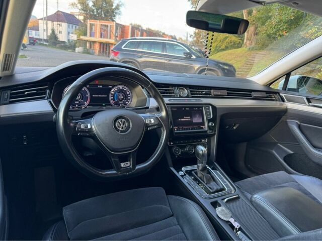 Белый Фольксваген Пассат, объемом двигателя 2 л и пробегом 241 тыс. км за 16800 $, фото 4 на Automoto.ua