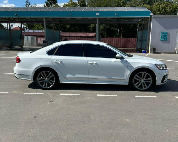 Белый Фольксваген Пассат, объемом двигателя 1.8 л и пробегом 170 тыс. км за 14700 $, фото 6 на Automoto.ua