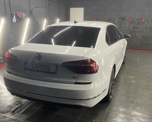 Белый Фольксваген Пассат, объемом двигателя 1.8 л и пробегом 207 тыс. км за 12500 $, фото 2 на Automoto.ua