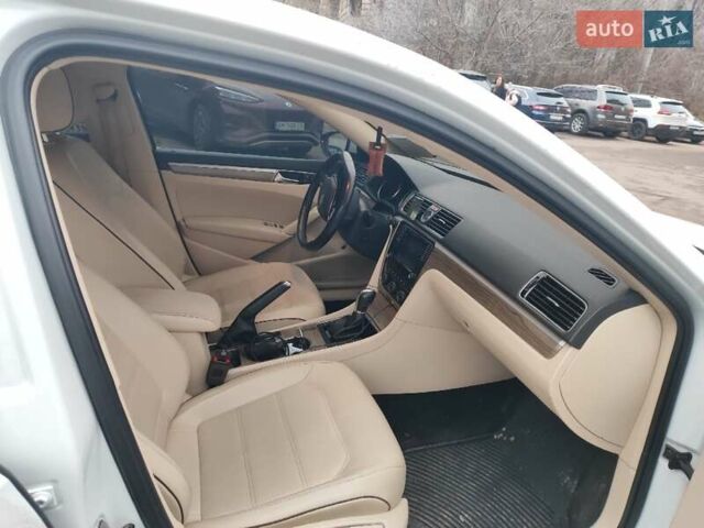 Белый Фольксваген Пассат, объемом двигателя 1.8 л и пробегом 182 тыс. км за 13500 $, фото 15 на Automoto.ua