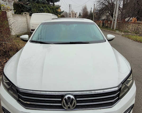 Белый Фольксваген Пассат, объемом двигателя 1.8 л и пробегом 87 тыс. км за 13000 $, фото 1 на Automoto.ua