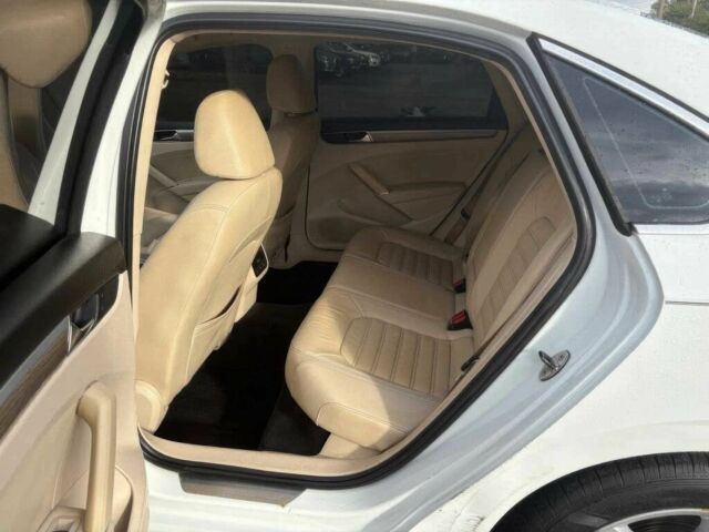 Білий Фольксваген Пассат, об'ємом двигуна 1.8 л та пробігом 77 тис. км за 2600 $, фото 10 на Automoto.ua