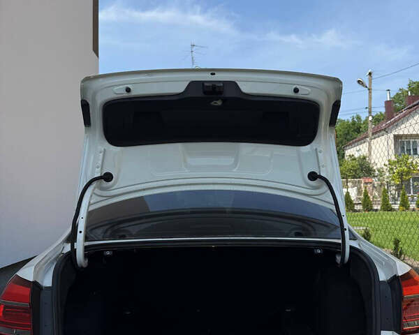 Білий Фольксваген Пассат, об'ємом двигуна 1.8 л та пробігом 233 тис. км за 12500 $, фото 10 на Automoto.ua