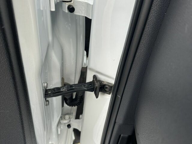 Белый Фольксваген Пассат, объемом двигателя 1.8 л и пробегом 107 тыс. км за 286 $, фото 12 на Automoto.ua