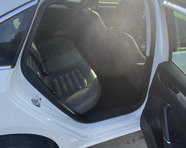 Білий Фольксваген Пассат, об'ємом двигуна 1.8 л та пробігом 240 тис. км за 10200 $, фото 5 на Automoto.ua