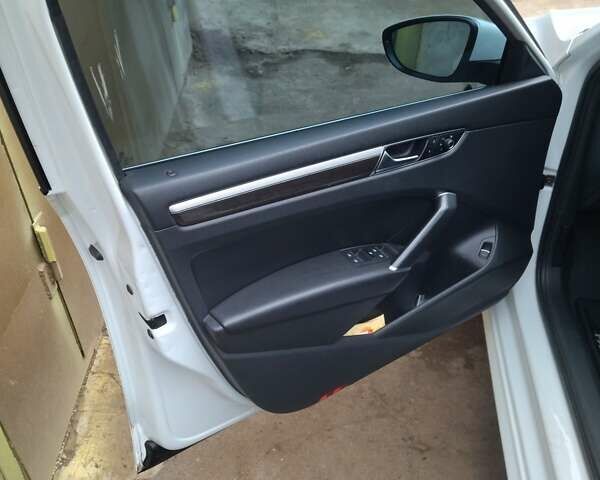 Білий Фольксваген Пассат, об'ємом двигуна 1.8 л та пробігом 165 тис. км за 13800 $, фото 6 на Automoto.ua