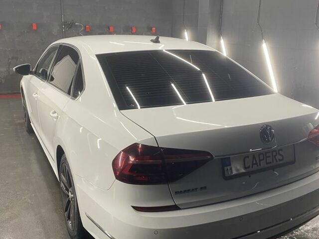 Белый Фольксваген Пассат, объемом двигателя 1.8 л и пробегом 207 тыс. км за 12500 $, фото 3 на Automoto.ua