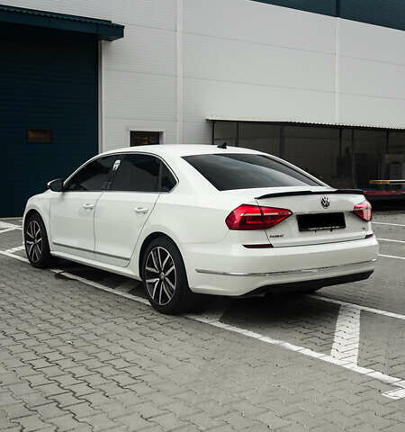 Білий Фольксваген Пассат, об'ємом двигуна 1.8 л та пробігом 204 тис. км за 12000 $, фото 8 на Automoto.ua