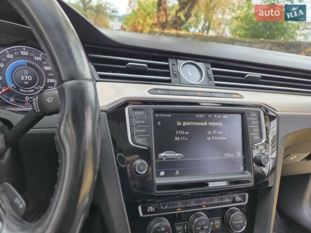 Белый Фольксваген Пассат, объемом двигателя 1.8 л и пробегом 255 тыс. км за 18200 $, фото 30 на Automoto.ua