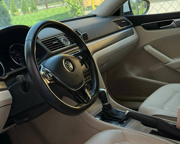 Білий Фольксваген Пассат, об'ємом двигуна 1.8 л та пробігом 233 тис. км за 12500 $, фото 7 на Automoto.ua