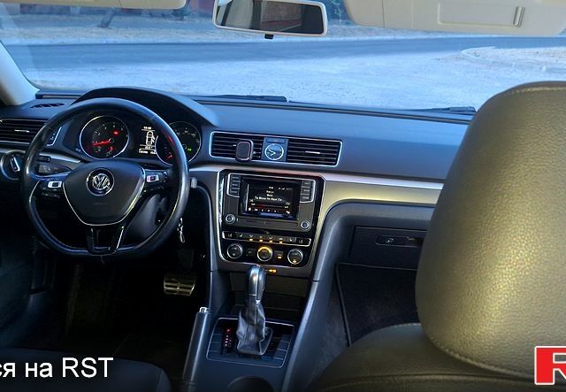 Білий Фольксваген Пассат, об'ємом двигуна 1.8 л та пробігом 141 тис. км за 13000 $, фото 1 на Automoto.ua